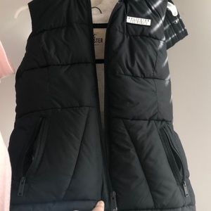 HOLLISTER PUFFER VEST
